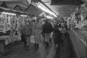 12. Karlsruher Weihnachtsmarkt (Christkindlesmarkt) auf dem Marktplatz