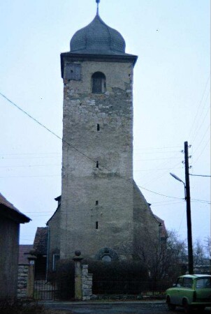 Dorfkirche, Giebelansicht mit Turm