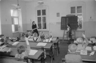 Sorbische Grundschule in Bautzen. Unterricht. : Serbska zakładna šula w Budyšinje. Wučba.