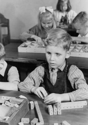 Hamburg. Blindenschule Lerchenfeld. Bausteine gehören zum Unterricht.