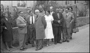 Grunern: Gruppe an der Milchsammelstelle