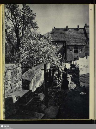 83 Einer der wenigen Höfe in der engen Altstadt