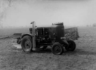 Traktor Stock mit Holzgasgenerator