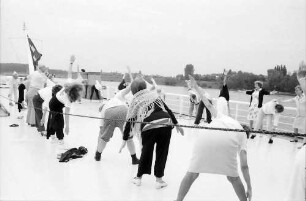 Düsseldorf: Morgengymnastik an Deck