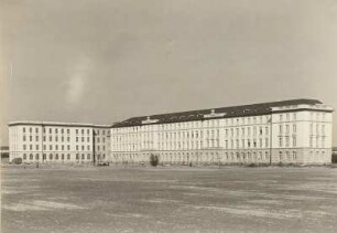 Dresden-Südvorstadt, Friedrich-List-Platz 1. Hochschule für Verkehrswesen "Friedrich List" (heute: HTW; (1954-1960, R. Paulick). Seitenflügel