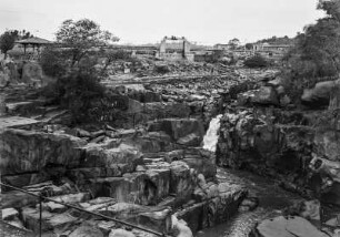Wasserfall des Rio Tietê : Der Wasserfall des Rio Tietê in der Trockenzeit.