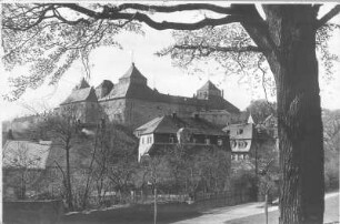 Schloß Augustusburg : Augustusburg. Stadtansicht mit Schloß (1568-1572; H. Lotter, E. van der Meer). Ansicht von Südost