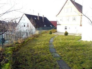 Herreth-Evangelische Pfarrkirche-Kirchhof om Südosten mit Kirchhofmauer im Fundament (Wehrgang mit Steinbrüstung im 18 Jh abgetragen) im Verlauf