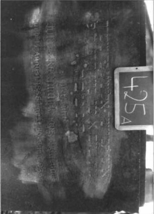 Grabstein 425 (Index: 100111768) Material: Granit Zustand: gut Maße HxBxT: 80x97x18 cm Beschreibung: Stele, breit, getreppter Abschluß: Grabstein 425A