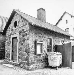Backhaus und Laufbrunnen; Herborn, Lindenstraße