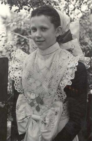 Brautjungfer aus Nebelschütz : Kleidung - katholische Tracht. Ort: Njebjelčicy / Nebelschütz. Katholische Brautjungfer (sorbisch: družka)