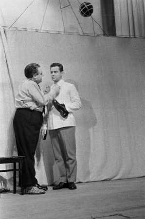 Szenenbilder aus "Neue Odyssee", Ballett in 5 Bildern von Albert Burkat mit Musik von Victor Bruns. Staatsoper Berlin, 15.11.1957 (Uraufführung am 16.11.1957)