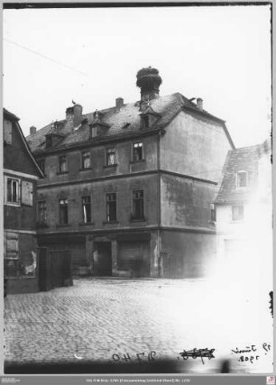 Kirchplatz 5 in Bockenheim mit dem letztes Storchennest in Frankfurt