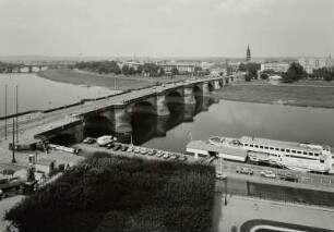 Dresden. Blick vom Turm des Ständehauses über die Elbe und die Augustusbrücke zur Neustadt