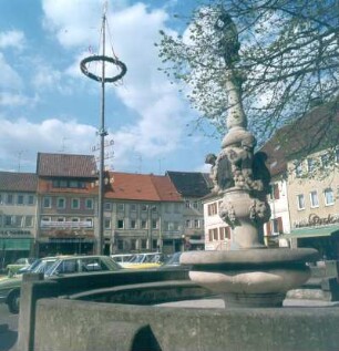 Bad Königshofen. Marktplatz mit Brunnen