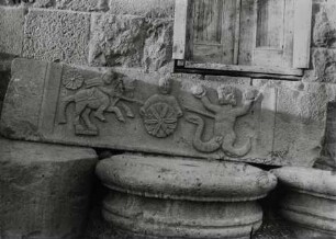 i. Suêda, ein Stein ganz in der Nähe des Hauses des Kaimakam (Suwayda)