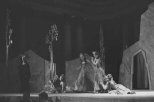 Szenenbilder aus "Les petits riens", Ballett von Jean-Georges Noverre mit Musik von Wolfgang Amadeus Mozart. Staatsoper Berlin im Apollo-Saal, 1968.09.05/1968.09.12 (Erstaufführung 10.09.1968)