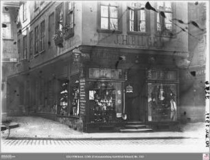 Markt 35 ("Goldenes Hähnchen"), Erdgeschoss und erster Stock