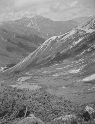 Am Mount Noguchi-goro-dake (2924,3 m) : Landschaftsausschnitt mit Kar