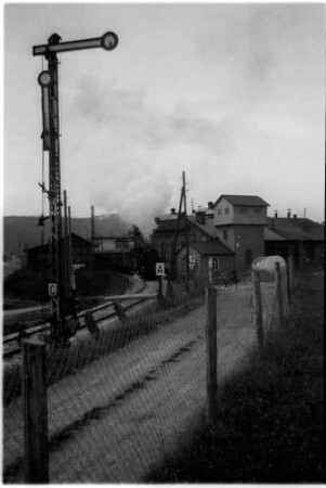 Gammertingen, Ausfahrt der Dampflok 16, Bahnübergang Friedhofstraße nur mit Warnkreuzen gesichert