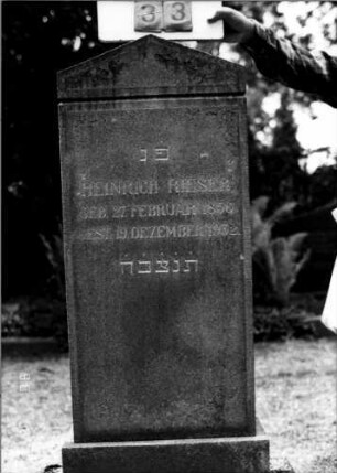 Grabstein 33