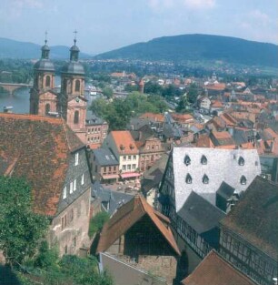 Miltenberg. Blick zur Altstadt mit Kirche St. Johannes