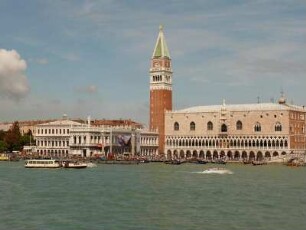 Campanile und Dogenpalast von der Wasserseite