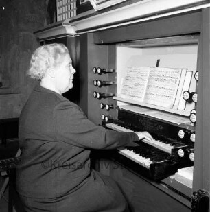 Evangelische Kirche: Verabschiedung der Organistin Helene Warnecke: Helene Warnecke an der Orgel