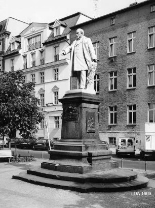 Denkmal Hermann Schulze-Delitzsch; Berlin, Mitte