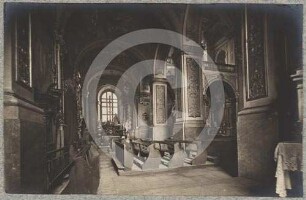 Eingangsbereich im Seitenschiff der Matthias-Kirche Breslau nach N