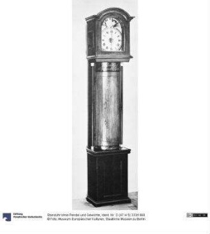 Standuhr ohne Pendel und Gewichte