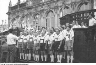 Dresden, Zwinger. Veranstaltung der Volkssolidarität im Zwingerhof, um 1957