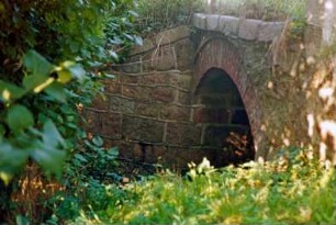 Billbaum: Brücke über Alte Bille: Seitenansicht: Brückenbogen, Flügelwand