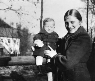Triebischtal-Roitzschen. Neidmühle, Müllerin Elfriede Kirchner, Repro
