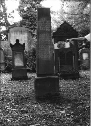 Grabstein 32 [Hahn S. 213 Grab-Nr. 38]