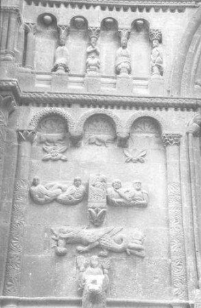 Regensburg: Portal der Schottenkirche, Ausschnitte Relief, links