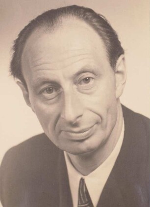 Porträt des Dirigenten Helmut Koch (1908-1975; Prof., Nationalpreisträger). Aufnahme 1955