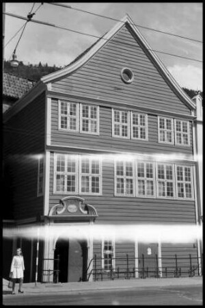 Keine Beschreibung [Holzhaus]