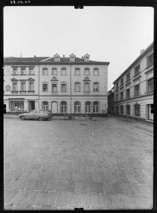 Großenhain, Marktgasse 1. Wohnhaus (18. Jh.). Straßenfront (vom Karl-Marx-Platz [Hauptmarkt])