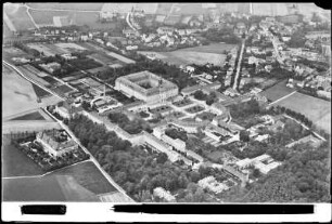 Wermsdorf. Stadtansicht mit Schloß Hubertusburg. Luftbild-Schrägaufnahme von Südost