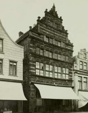 Wohnhaus mit Laden (Haus Schöningh) : Norden, Osterstraße 5. Wohnhaus mit Laden (Haus Schöningh, Bezeichnung 1576). Straßenansicht