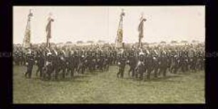 Parademarsch der Kriegervereine nach dem Feldgottesdienst, Tempelhofer Feld, Berlin