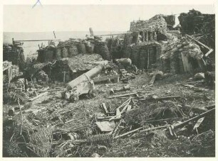 Druckschriftliche Fotoreportage zum Krimkrieg und Reisestationen des Fotografen: am 08.09.1855 durch französische Truppen zerstörte Schanze Malakoff, zerschossene Wälle aus Schanzkörben, aus Unterständen gerissene Kanonen