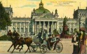 Das Kronprinzenpaar in Kutsche vor dem Reichstag