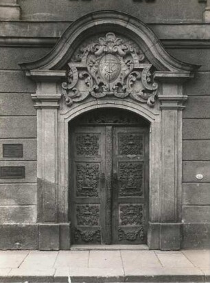 Penig, Wohnhaus : Wohnhaus, Schloßplatz 9, Portal