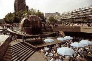 Berlin: Neuer "Klops" Brunnen vor dem Europa-Center
