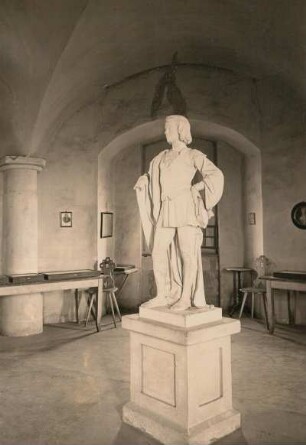 Johannisturm, innen : Standbild des Leibpagen der Gräfin Cosel