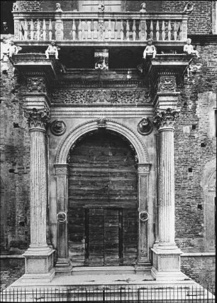 Ferrara, Palazzo Prosperi-Sacrati, Portal; Lombardi zugeschrieben; Lombardi, Antonio