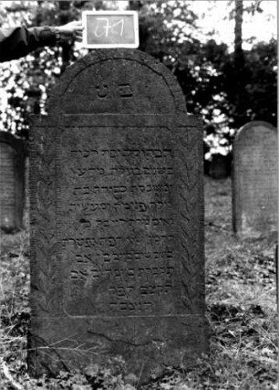 Grabstein 71 [Nir S. 70 Nr. 7.12]