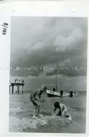 Kinder am Strand von Ahlbeck